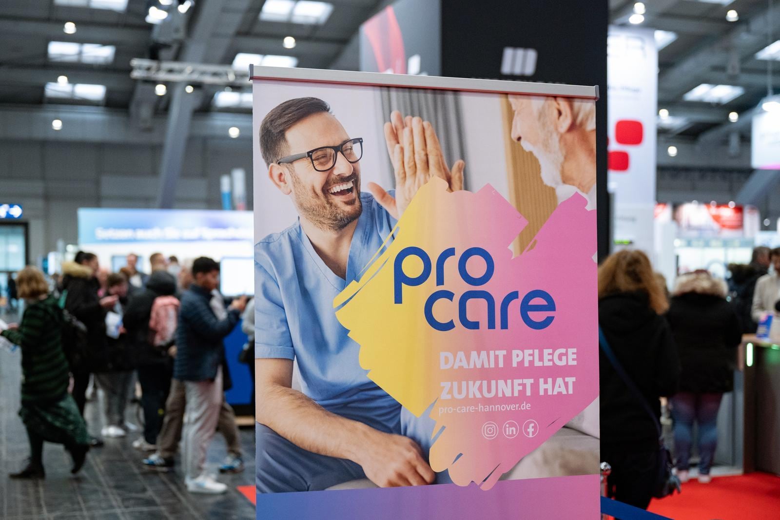 Prc25_Aufsteller Halle